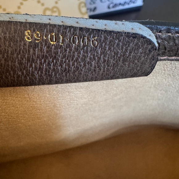 Gucci Beige GG Supreme Canvas Clutch with Red & Green Web Stripe - Picture 12 of 13